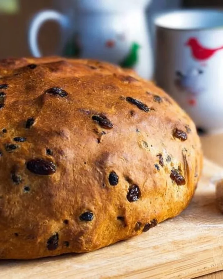 Warm, fruity Selkirk Bannock - a traditional Canadian delight