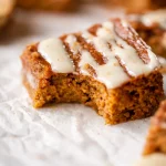 Healthy Flourless Pumpkin Breakfast Squares with pumpkin spice and oatmeal crust.