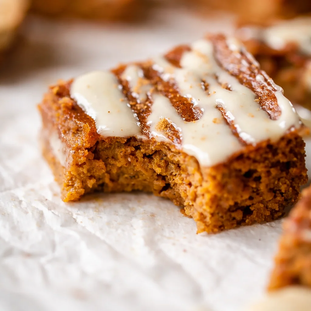 Healthy Flourless Pumpkin Breakfast Squares with pumpkin spice and oatmeal crust.
